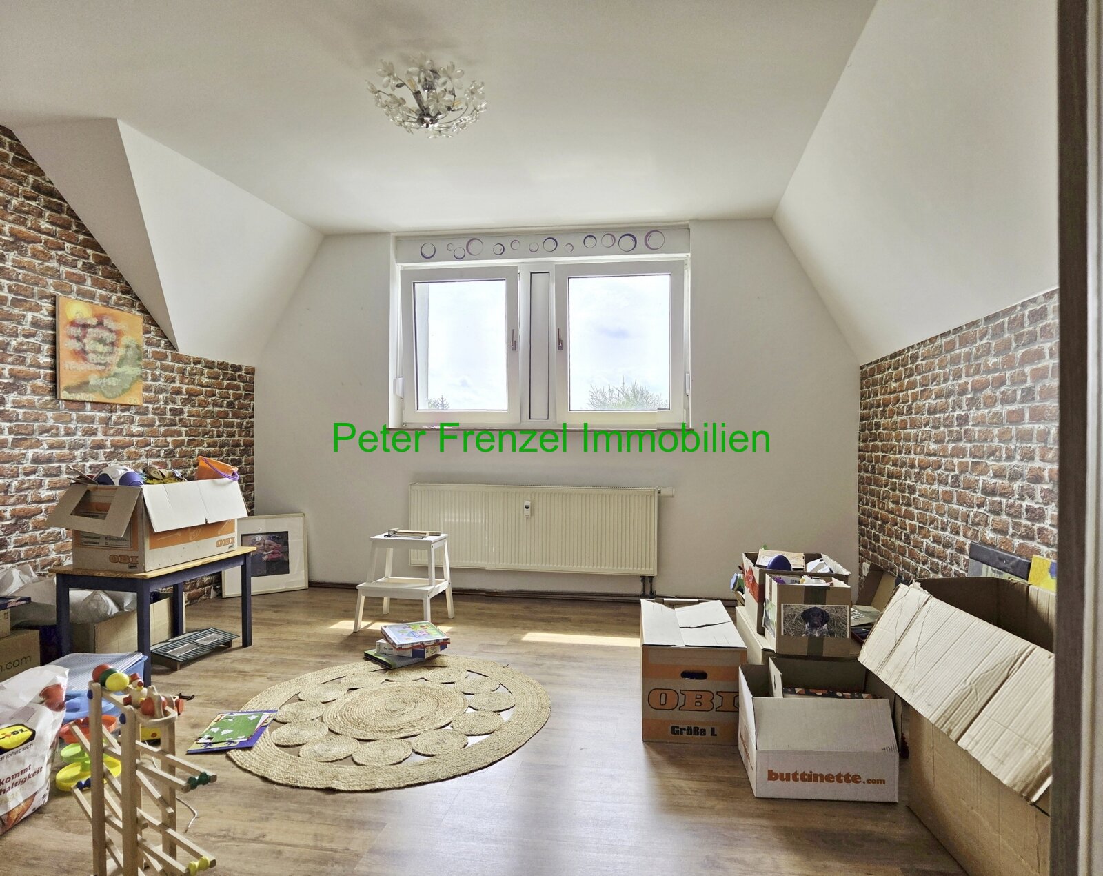 Zweifamilienhaus - mit Gartengrundstück und Nebengelass