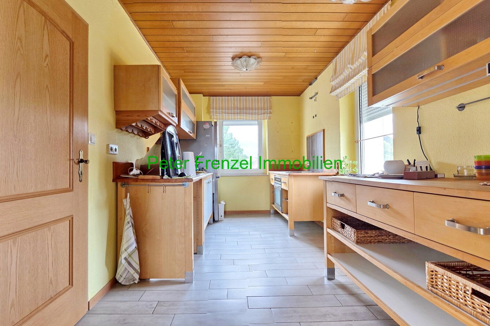 Zweifamilienhaus - mit Gartengrundstück und Nebengelass