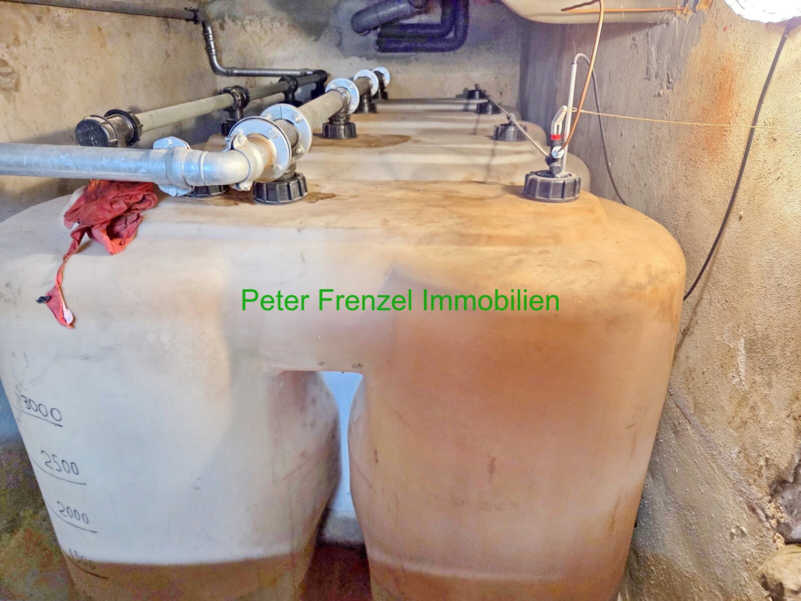 Zweifamilienhaus - mit Gartengrundstück und Nebengelass