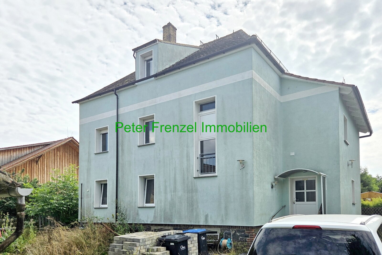 Zweifamilienhaus - mit Gartengrundstück und Nebengelass