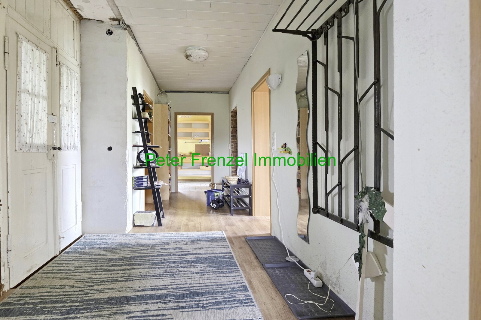 Zweifamilienhaus - mit Gartengrundstück und Nebengelass