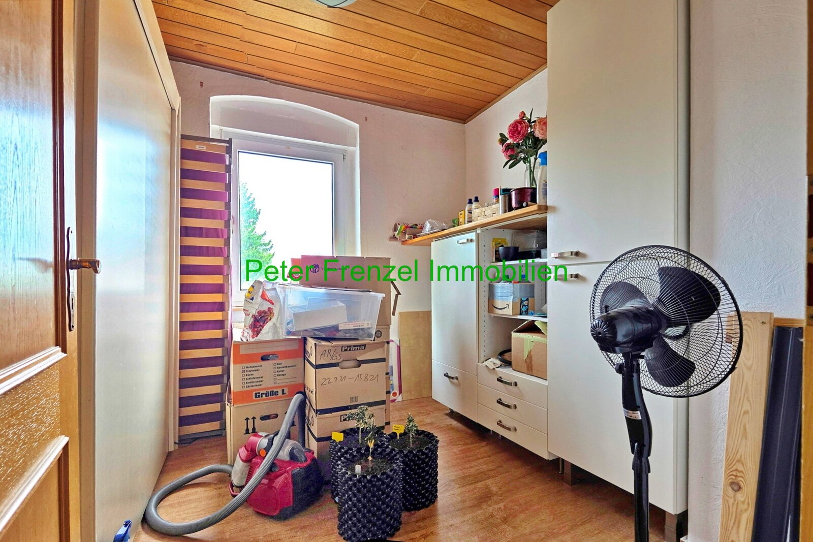 Zweifamilienhaus - mit Gartengrundstück und Nebengelass