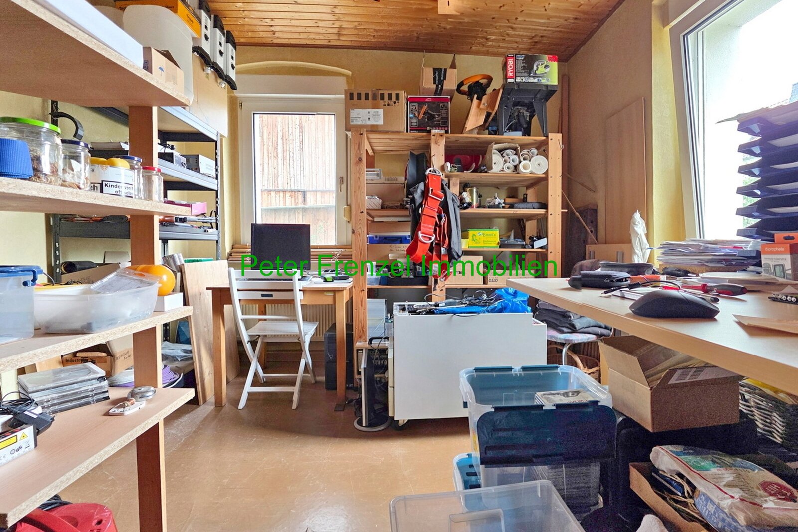 Zweifamilienhaus - mit Gartengrundstück und Nebengelass