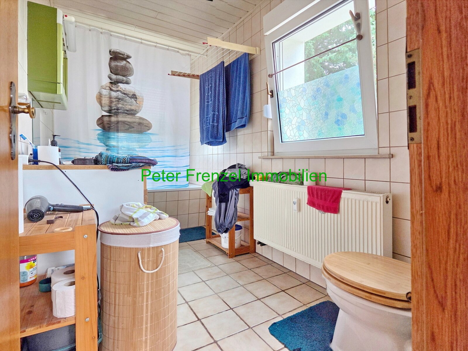 Zweifamilienhaus - mit Gartengrundstück und Nebengelass