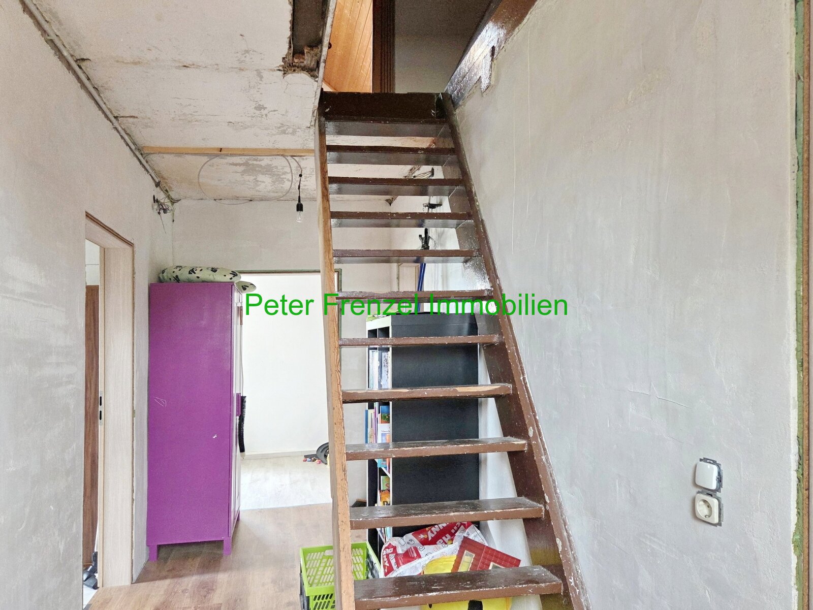 Zweifamilienhaus - mit Gartengrundstück und Nebengelass