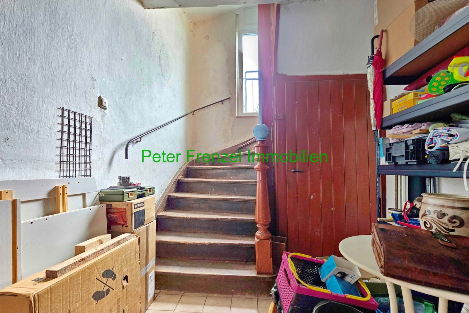 Zweifamilienhaus - mit Gartengrundstück und Nebengelass