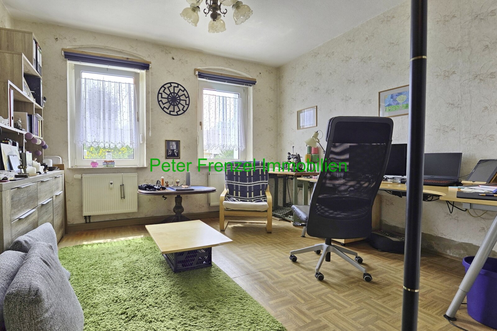 Zweifamilienhaus - mit Gartengrundstück und Nebengelass