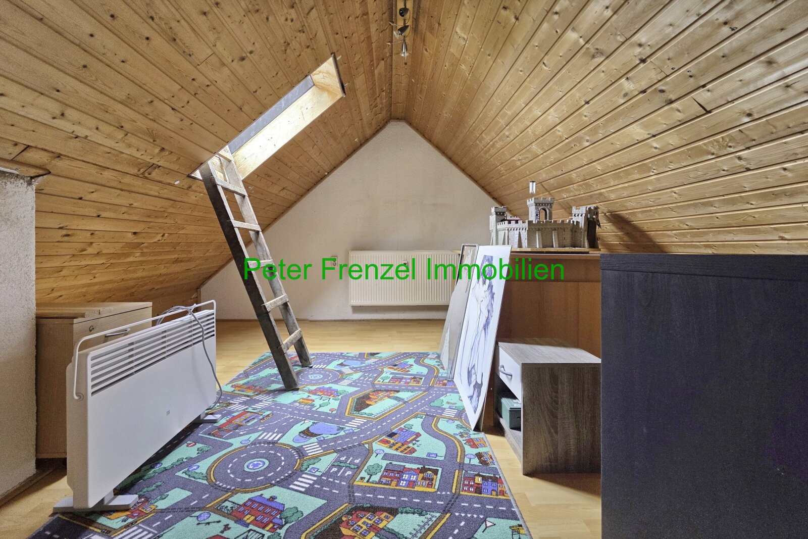 Zweifamilienhaus - mit Gartengrundstück und Nebengelass