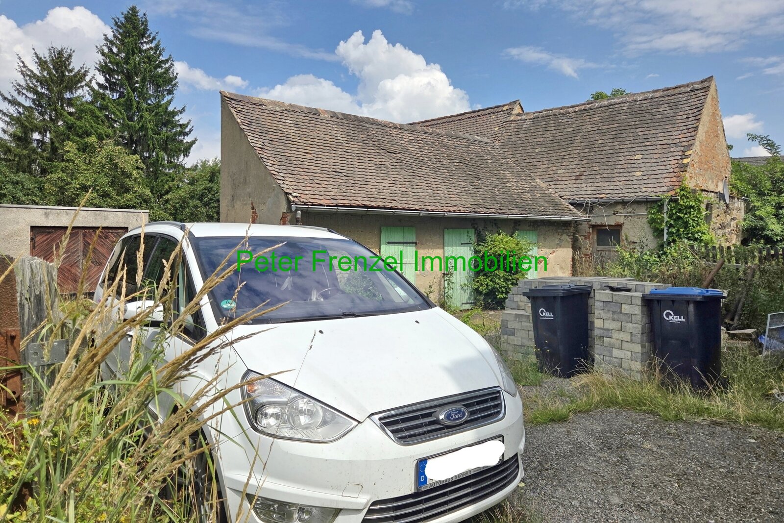 Zweifamilienhaus - mit Gartengrundstück und Nebengelass