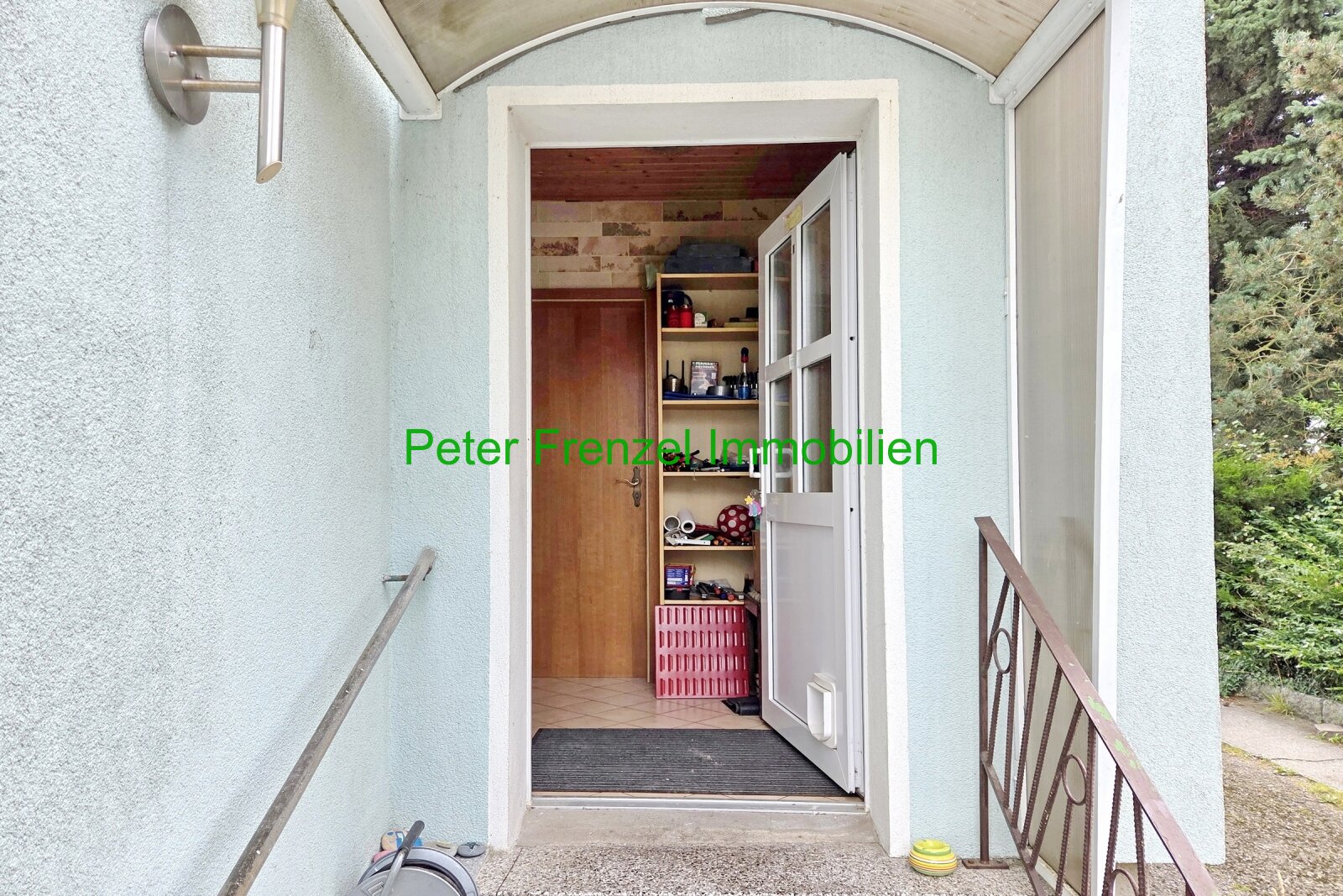 Zweifamilienhaus - mit Gartengrundstück und Nebengelass