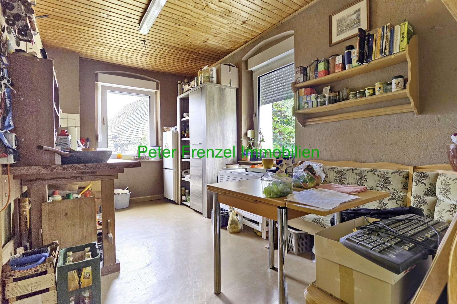 Zweifamilienhaus - mit Gartengrundstück und Nebengelass