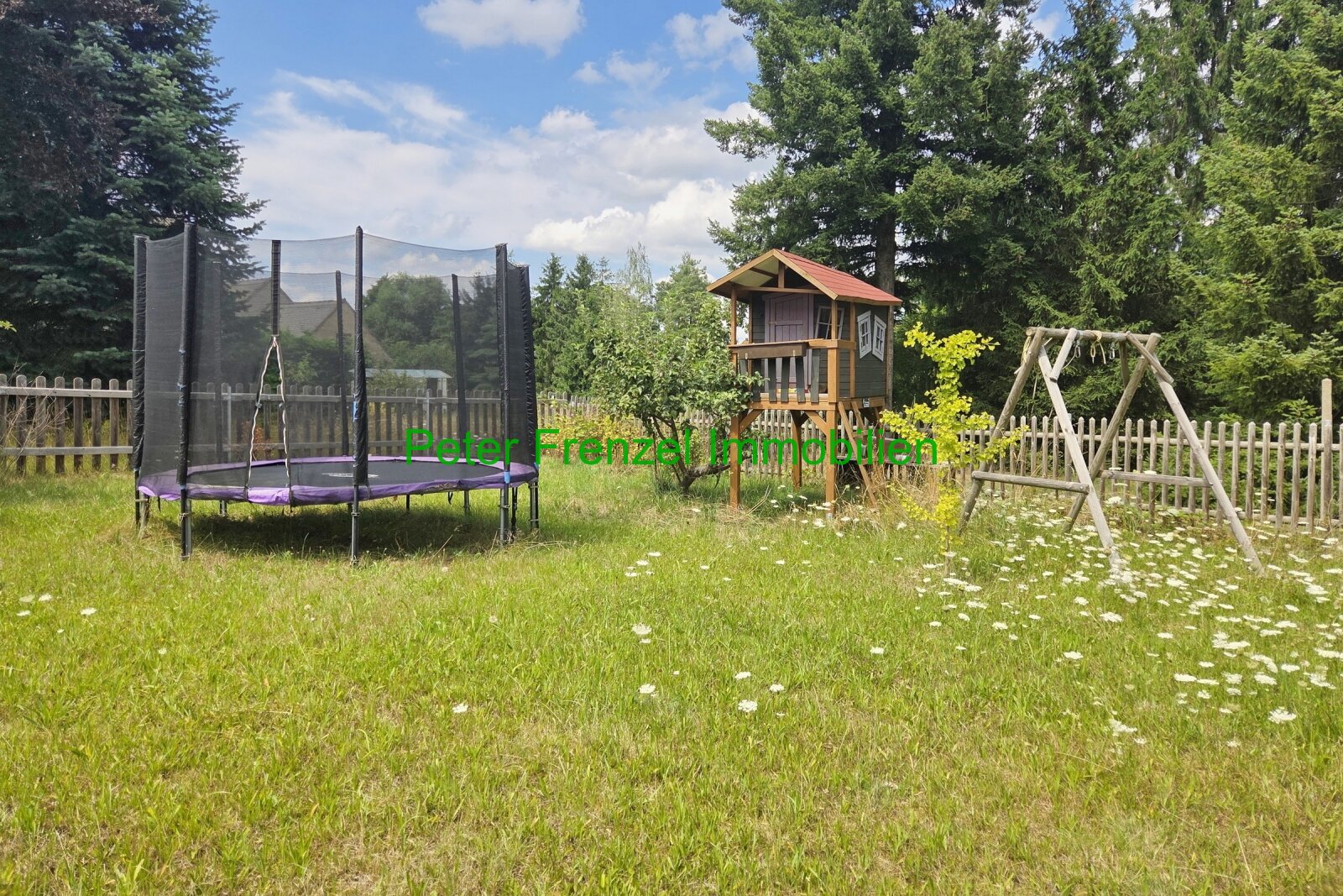 Zweifamilienhaus - mit Gartengrundstück und Nebengelass