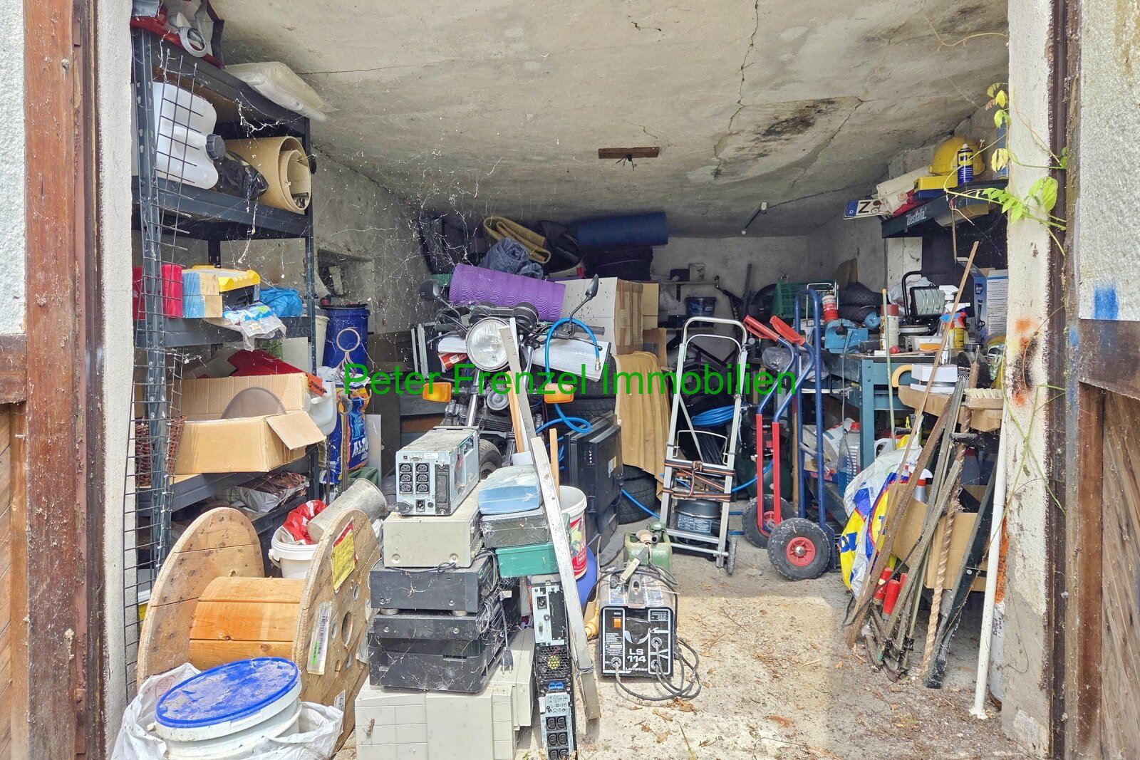 Zweifamilienhaus - mit Gartengrundstück und Nebengelass