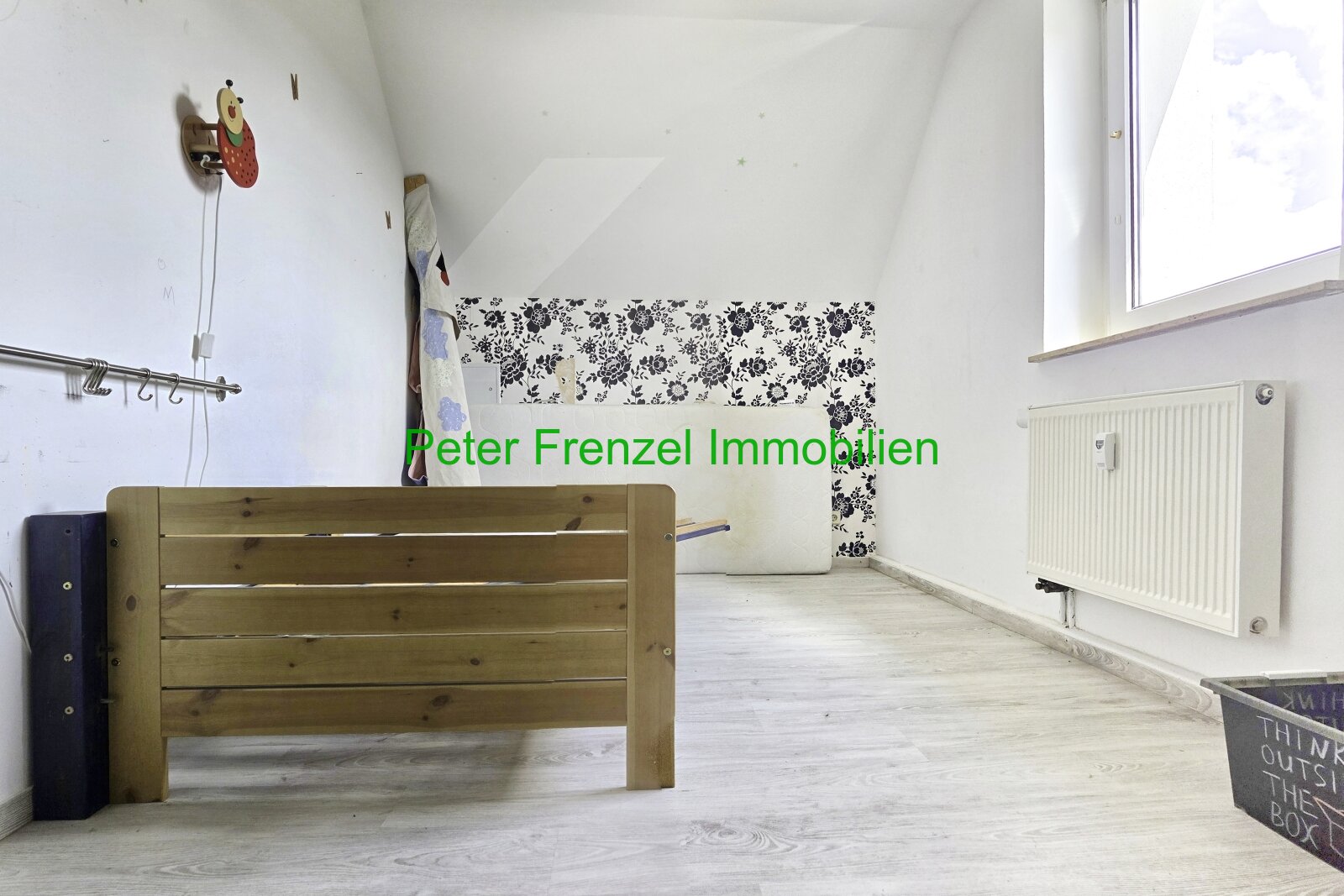 Zweifamilienhaus - mit Gartengrundstück und Nebengelass