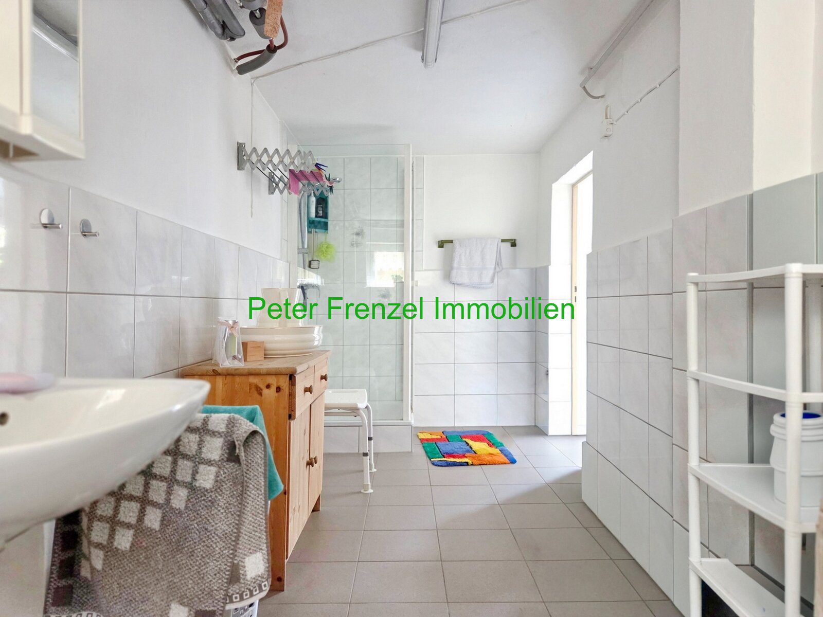 gepflegte Doppelhaushälfte auf großem Grundstück - Wohnsiedlung