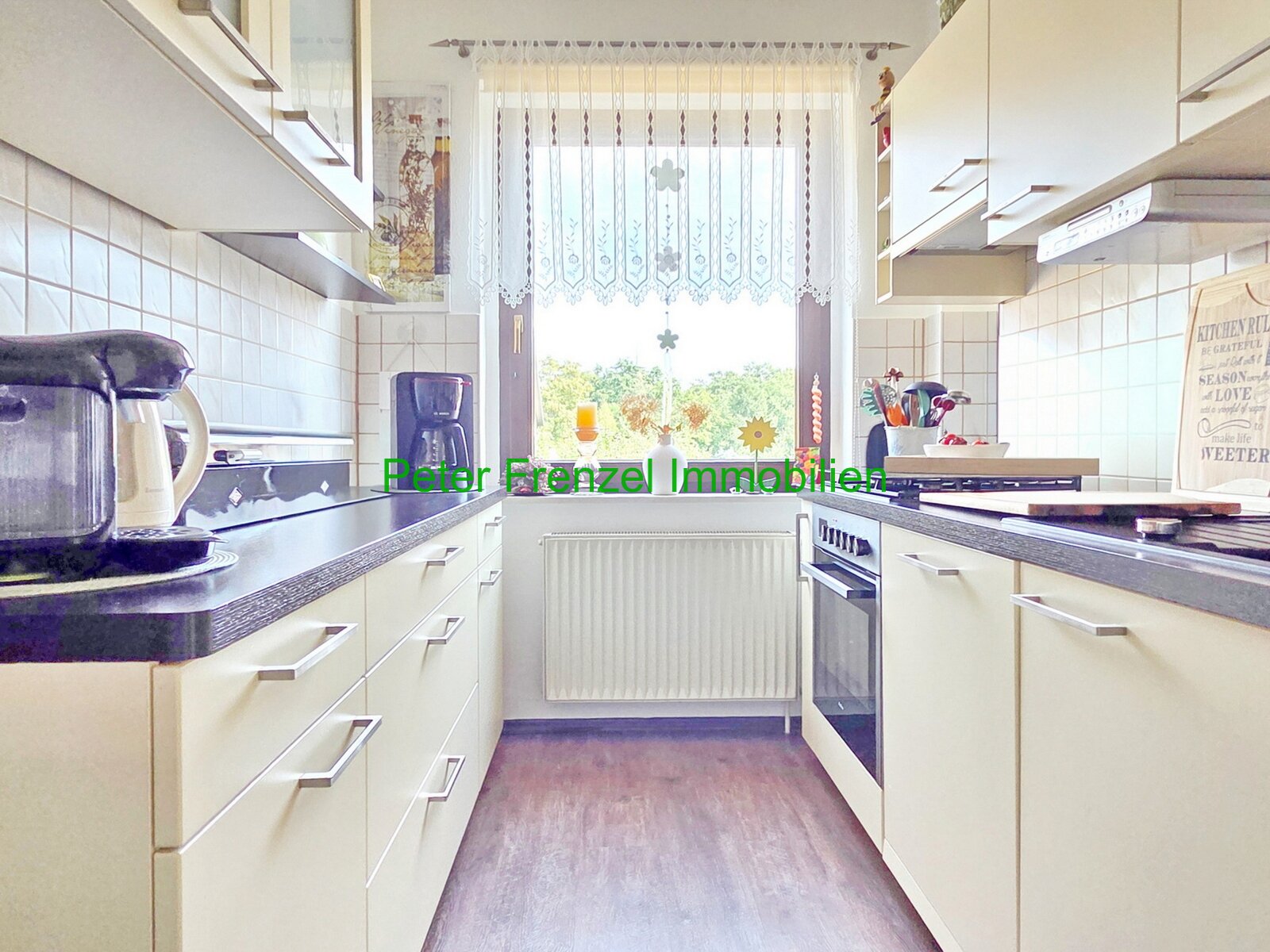 gepflegte Doppelhaushälfte auf großem Grundstück - Wohnsiedlung