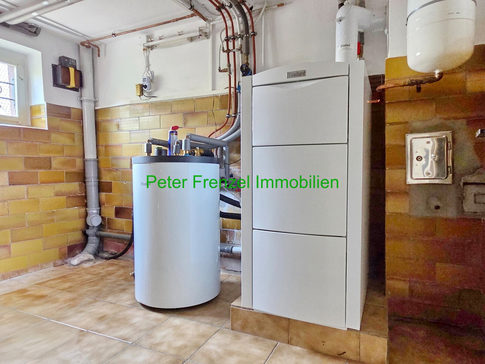 gepflegte Doppelhaushälfte auf großem Grundstück - Wohnsiedlung