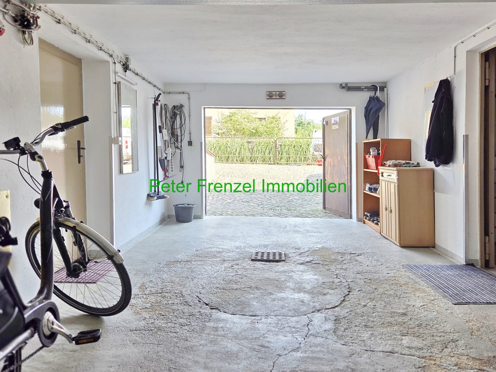 gepflegte Doppelhaushälfte auf großem Grundstück - Wohnsiedlung