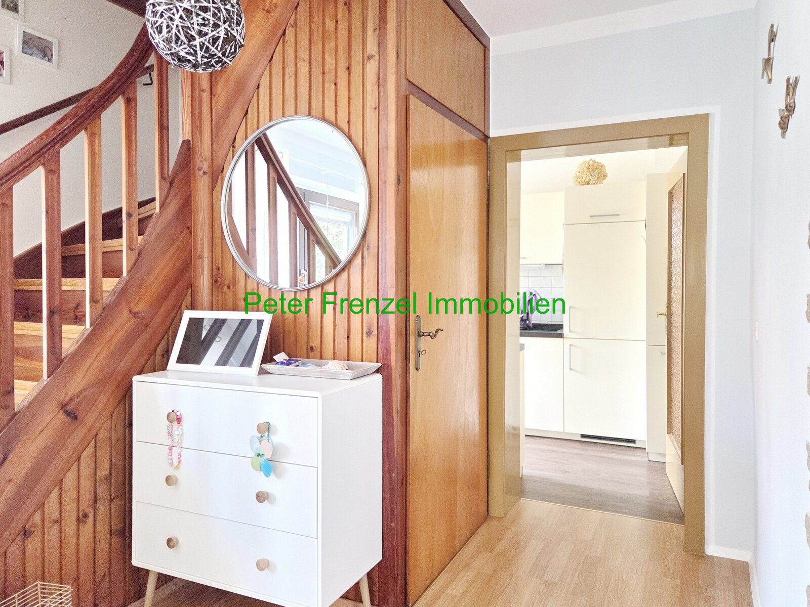 gepflegte Doppelhaushälfte auf großem Grundstück - Wohnsiedlung