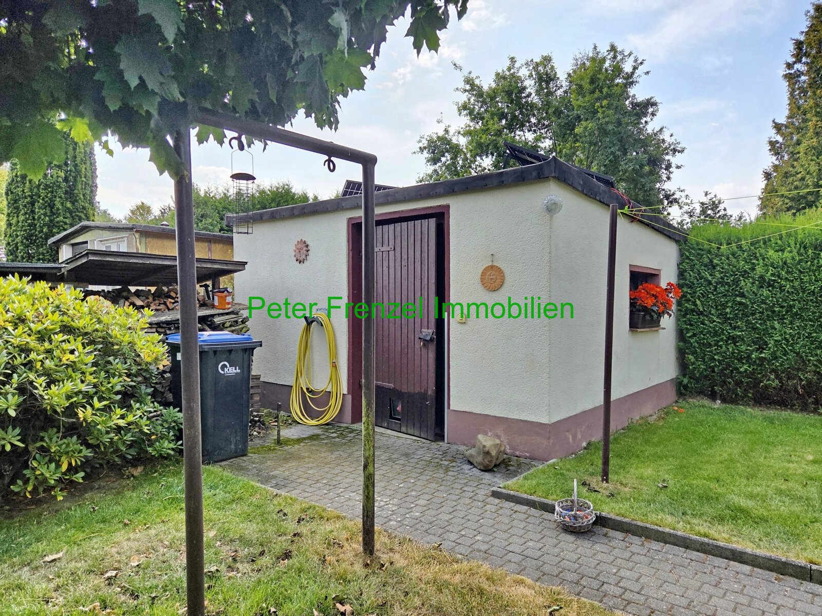 gepflegte Doppelhaushälfte auf großem Grundstück - Wohnsiedlung