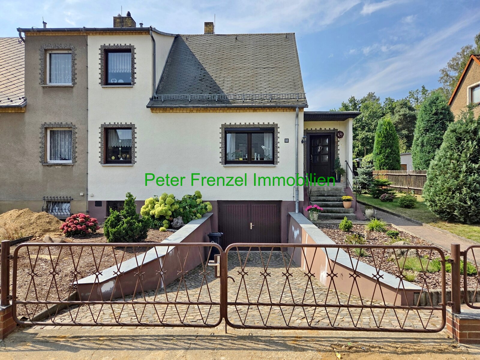 gepflegte Doppelhaushälfte auf großem Grundstück - Wohnsiedlung