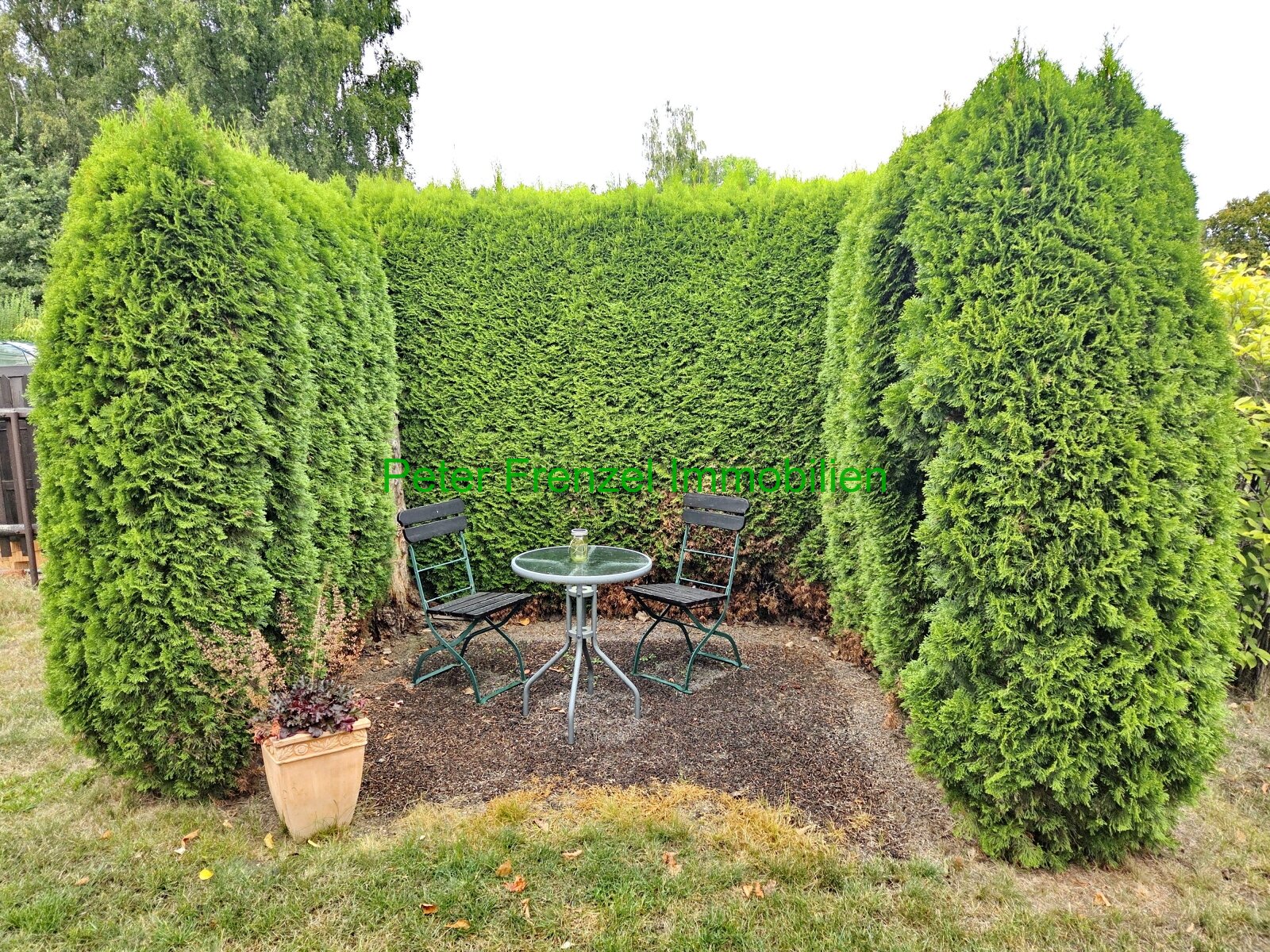 gepflegte Doppelhaushälfte auf großem Grundstück - Wohnsiedlung