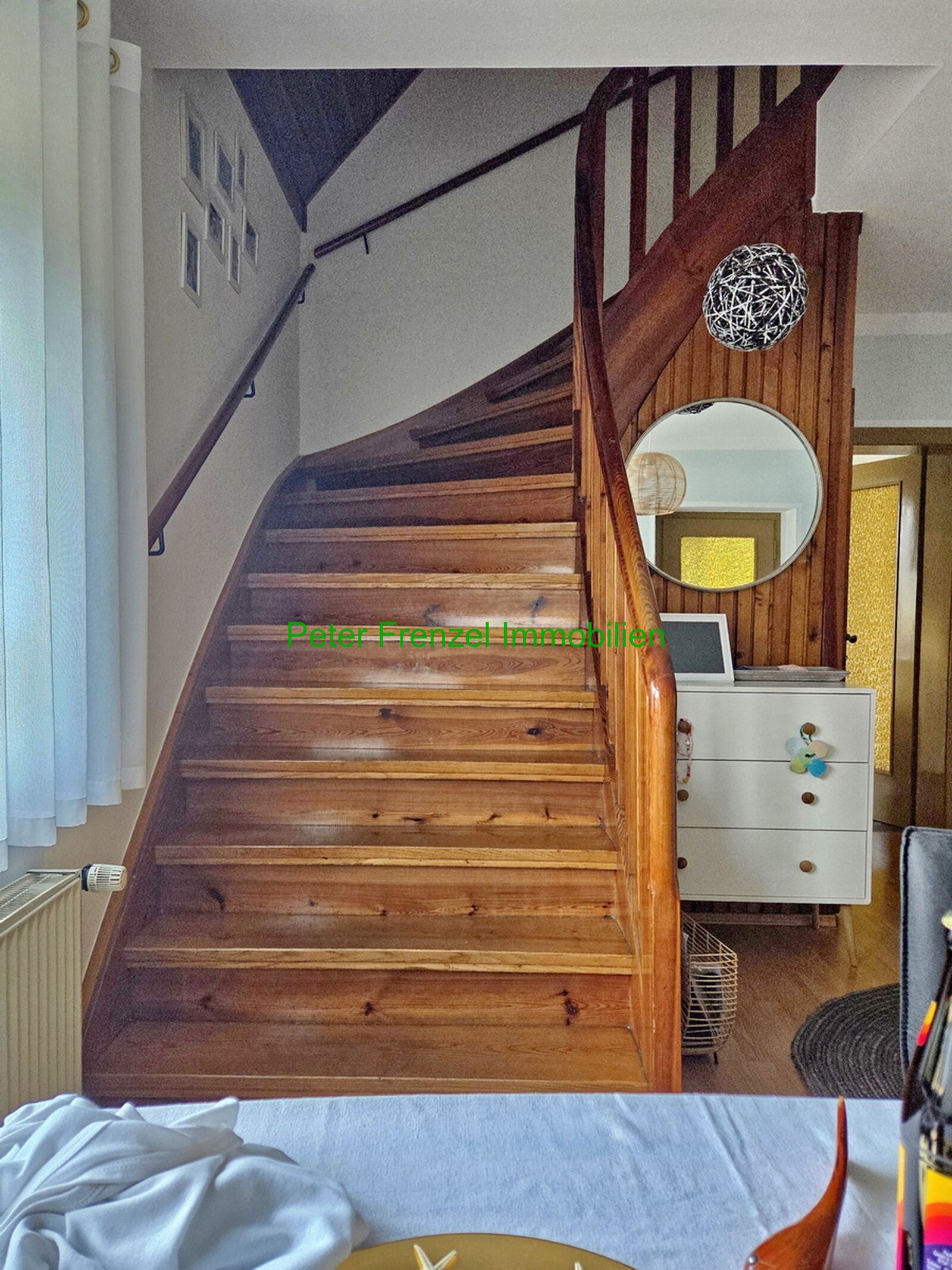 gepflegte Doppelhaushälfte auf großem Grundstück - Wohnsiedlung