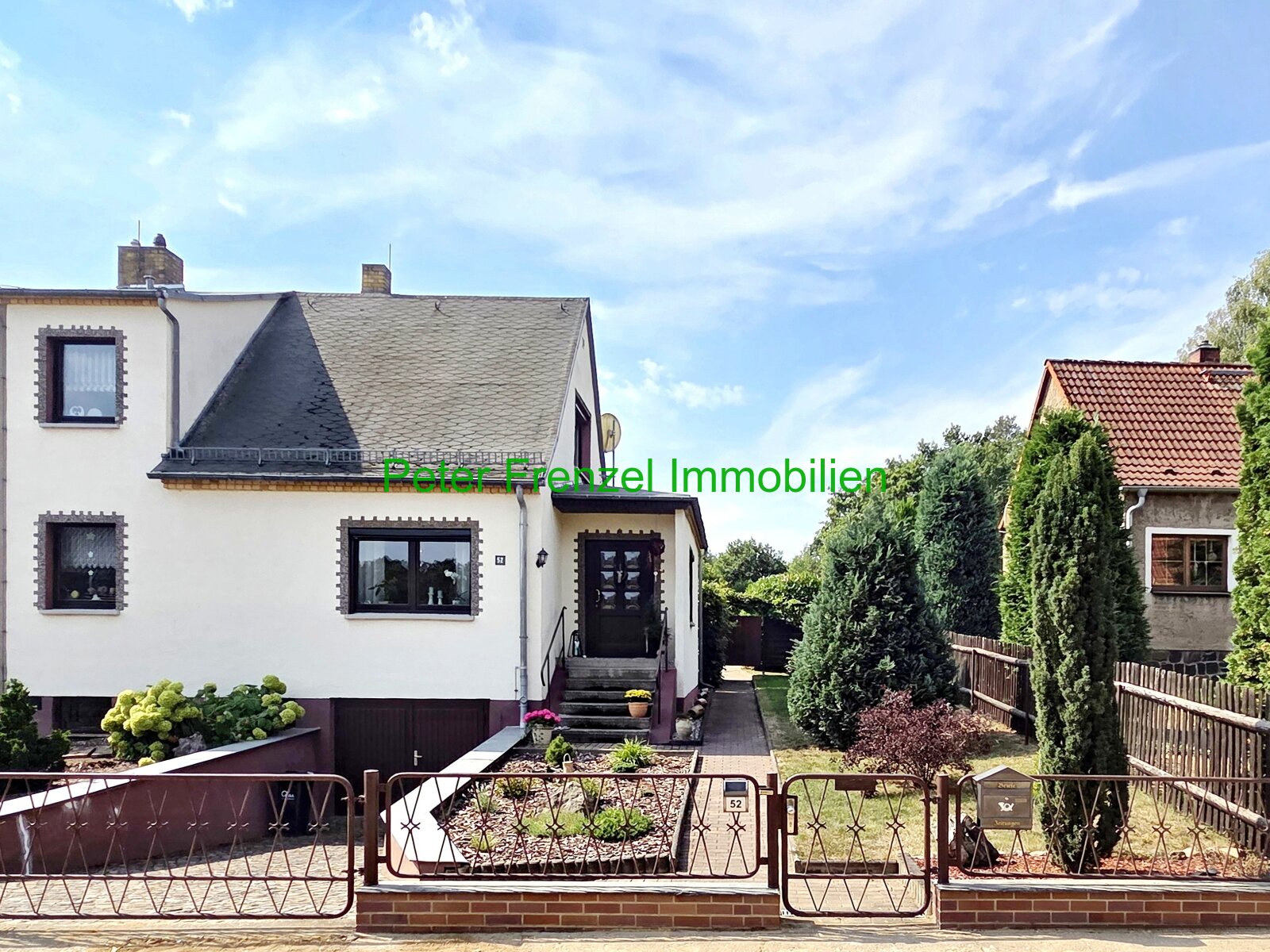 gepflegte Doppelhaushälfte auf großem Grundstück - Wohnsiedlung