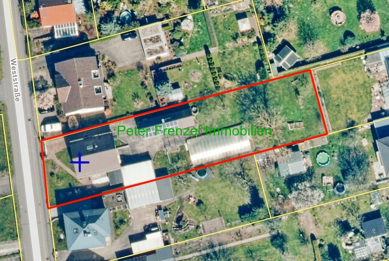 gepflegtes Einfamilienhaus mit Pool, großem Garten und 2 Garagen