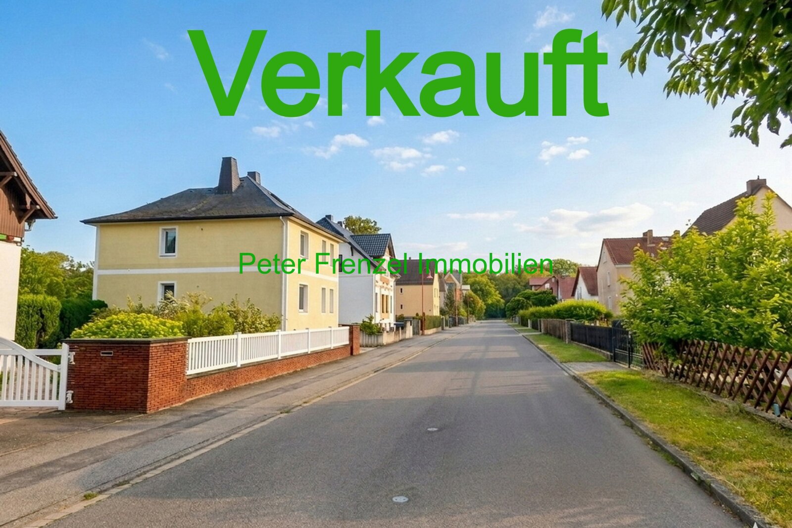 gepflegtes Einfamilienhaus mit Pool, großem Garten und 2 Garagen