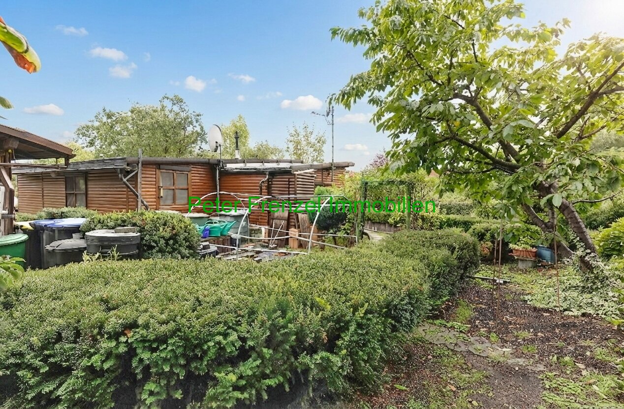Ihr neues Paradies im Grünen: Charmanter Holzbungalow mit Wintergarten