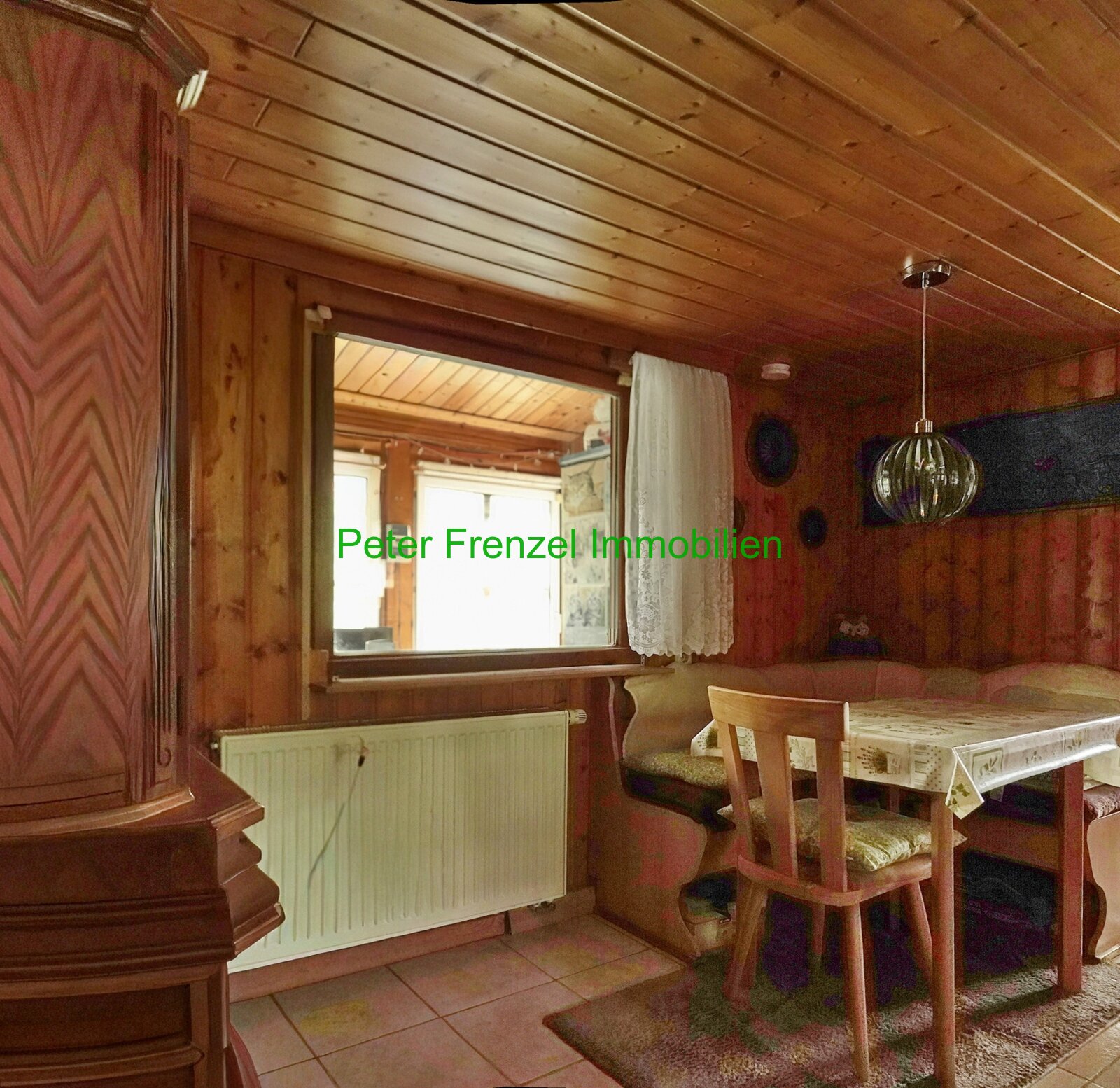 Ihr neues Paradies im Grünen: Charmanter Holzbungalow mit Wintergarten
