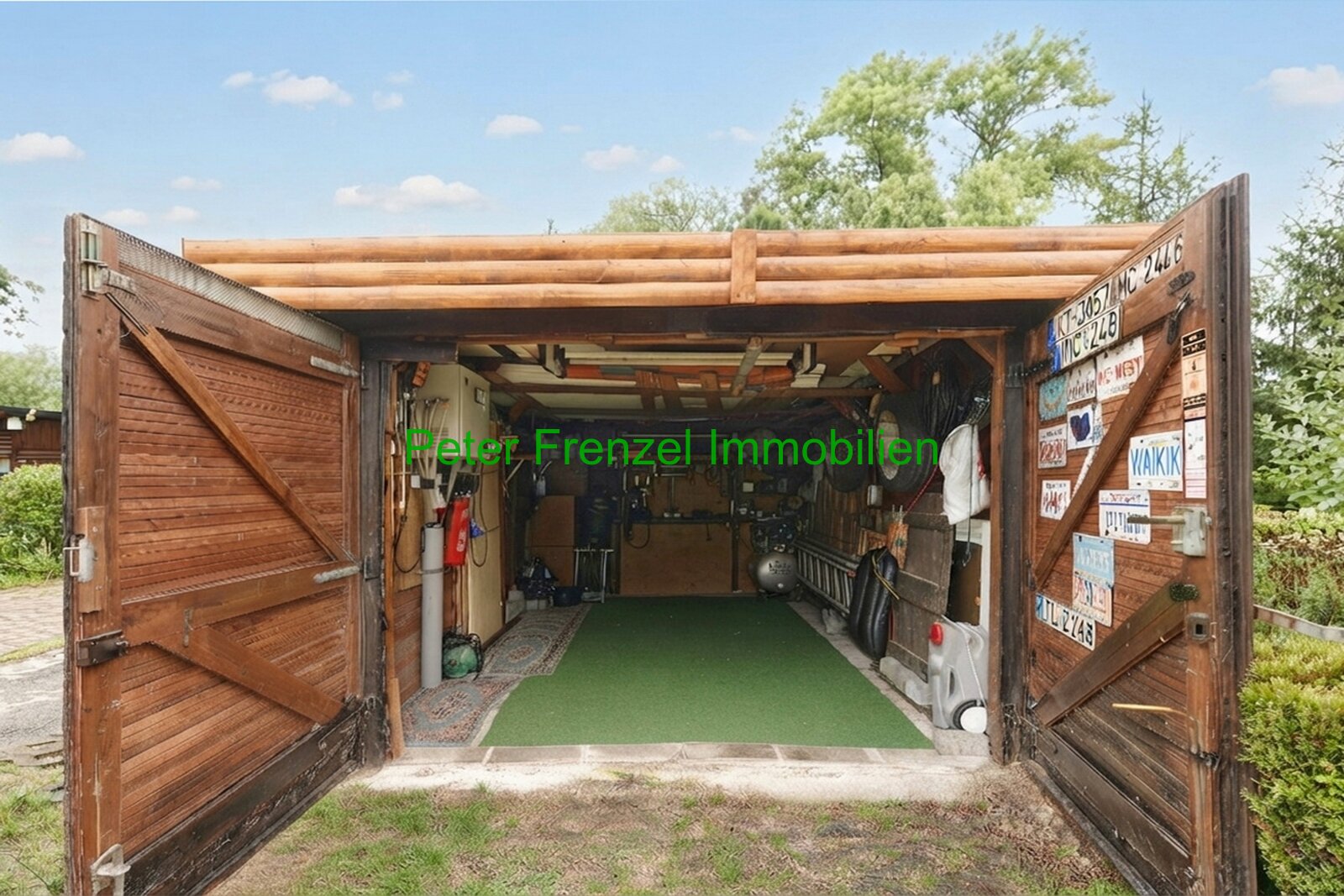 Ihr neues Paradies im Grünen: Charmanter Holzbungalow mit Wintergarten
