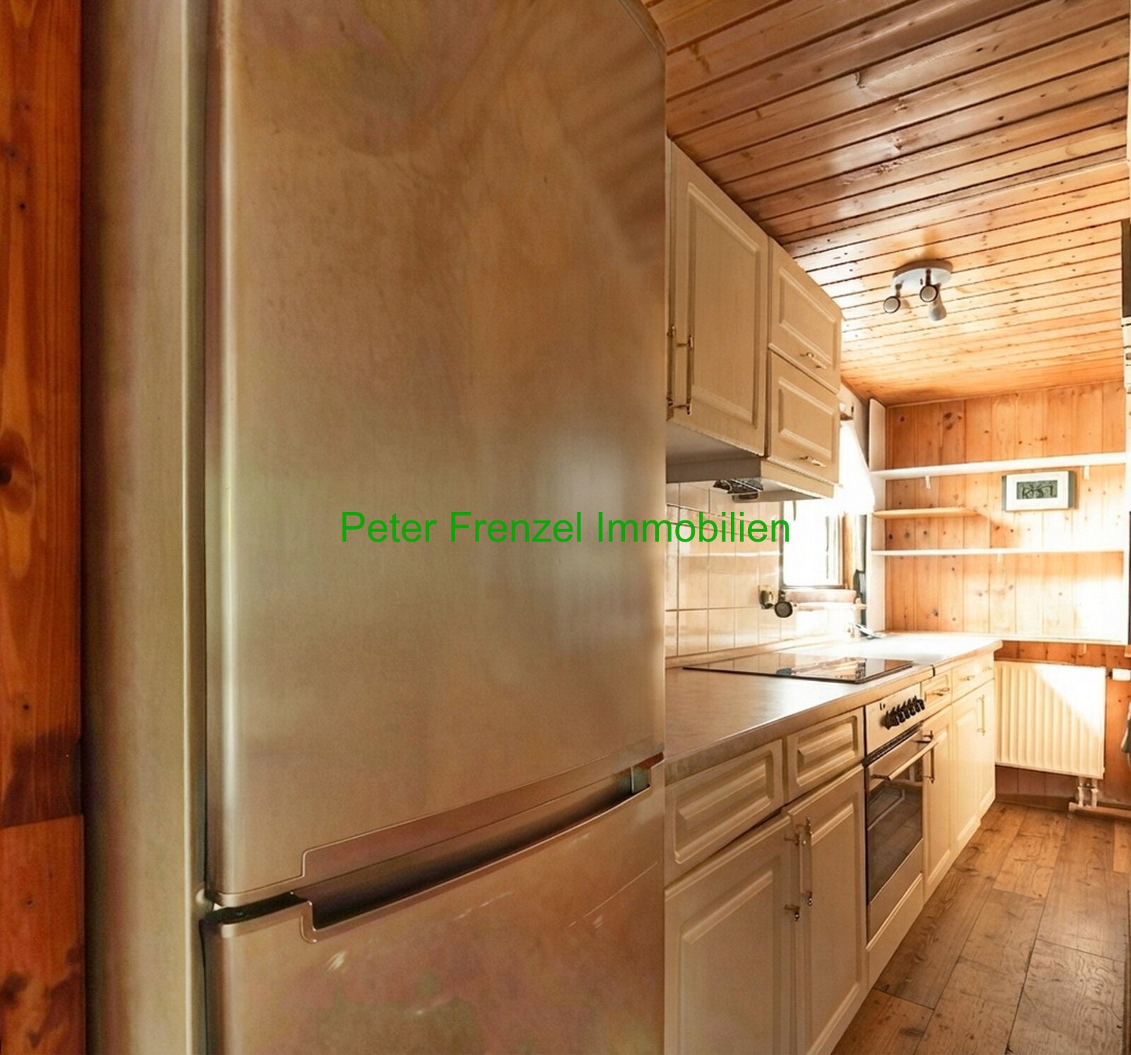 Ihr neues Paradies im Grünen: Charmanter Holzbungalow mit Wintergarten