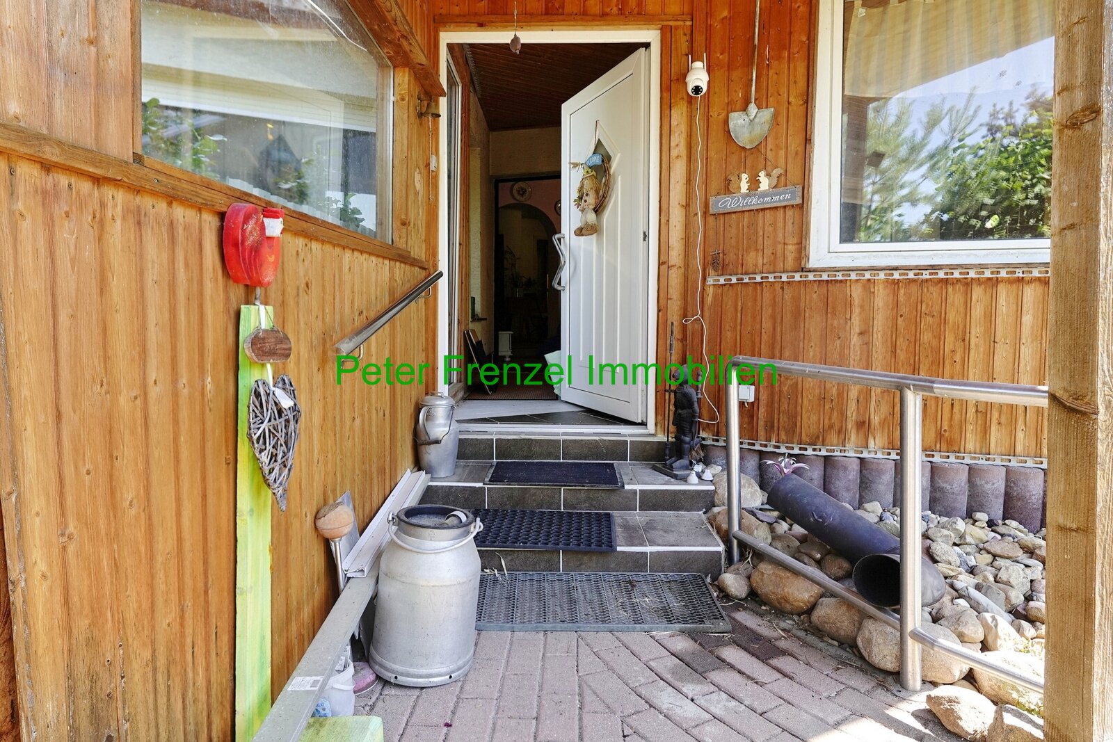 massiver Bungalow - Wochenendgrundstück - 2.930 m² - gute Ausstattung