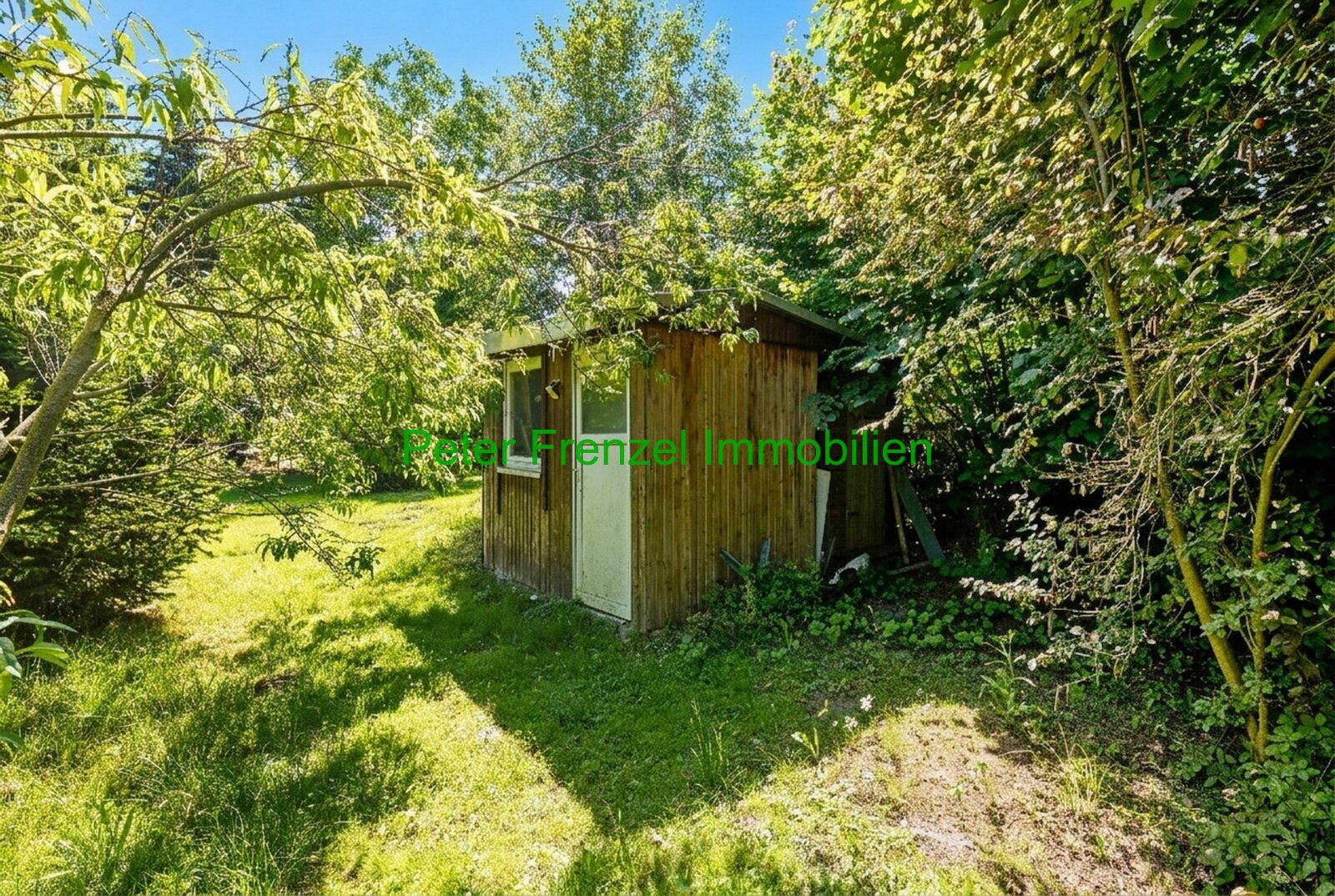 massiver Bungalow - Wochenendgrundstück - 2.930 m² - gute Ausstattung