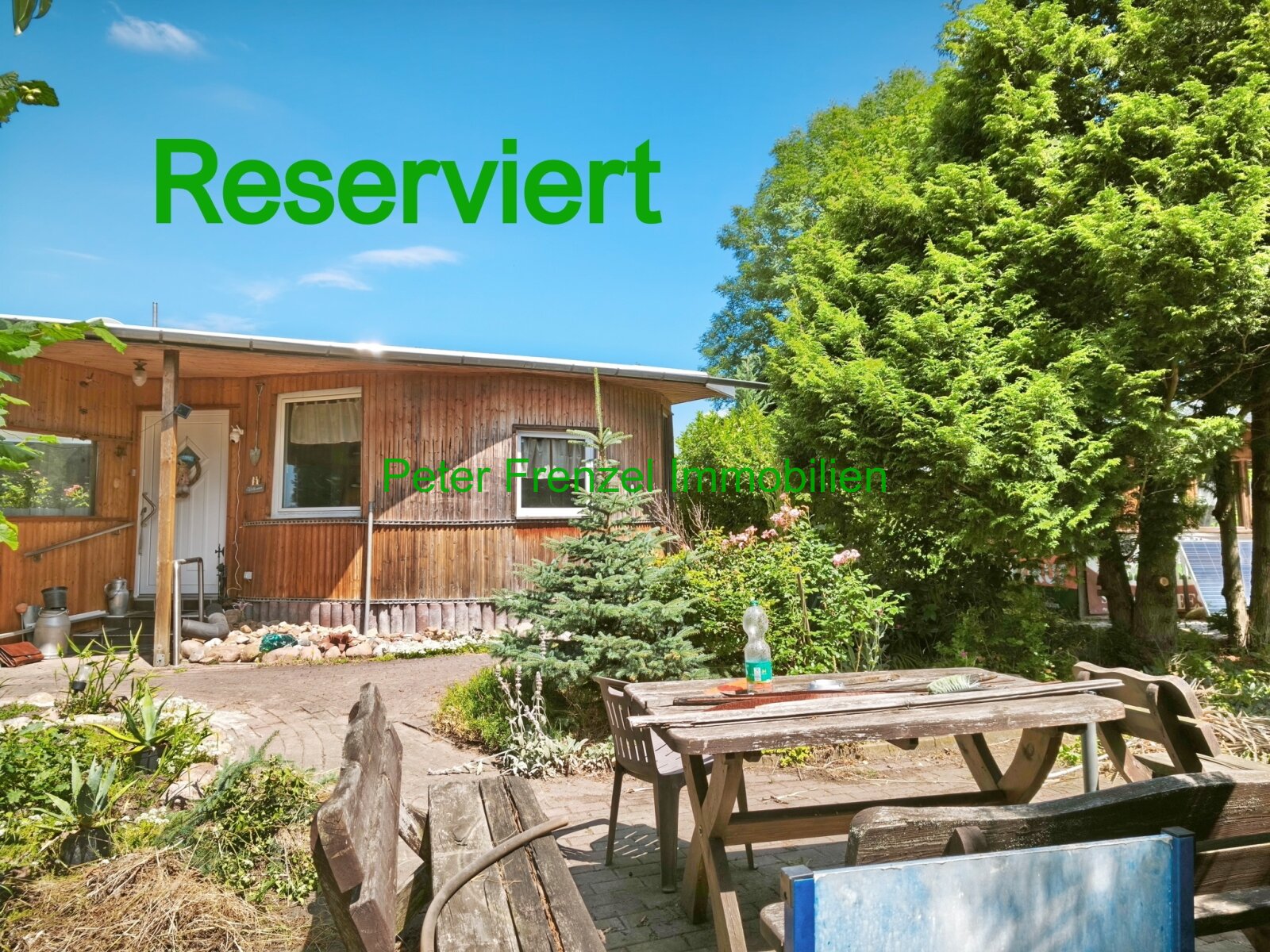 massiver Bungalow - Wochenendgrundstück - 2.930 m² - gute Ausstattung
