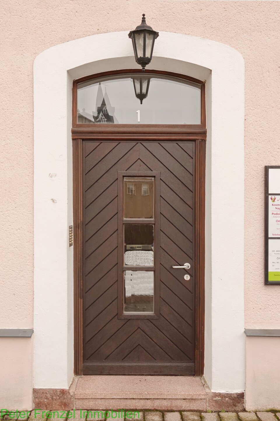 Praxis - Büro = direkt am Markt