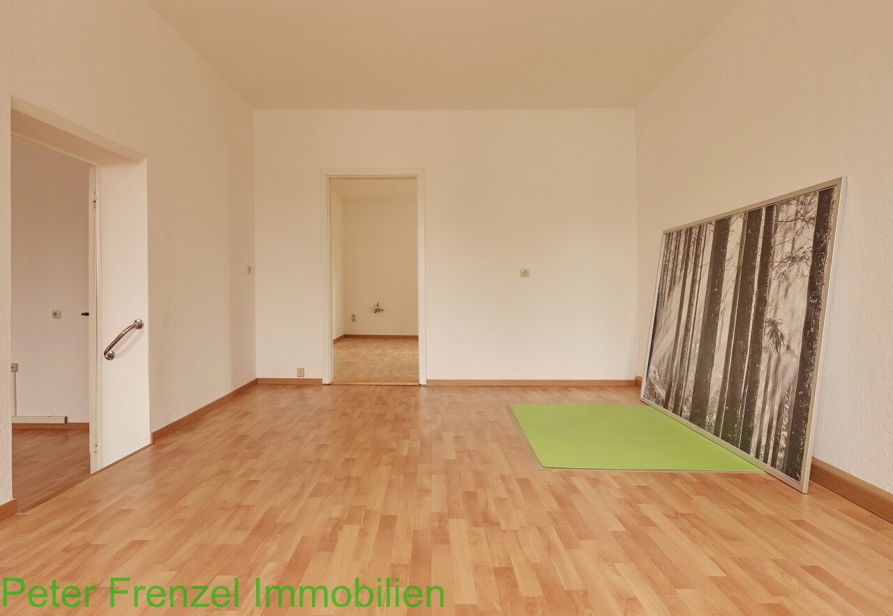 Praxis - Büro = direkt am Markt