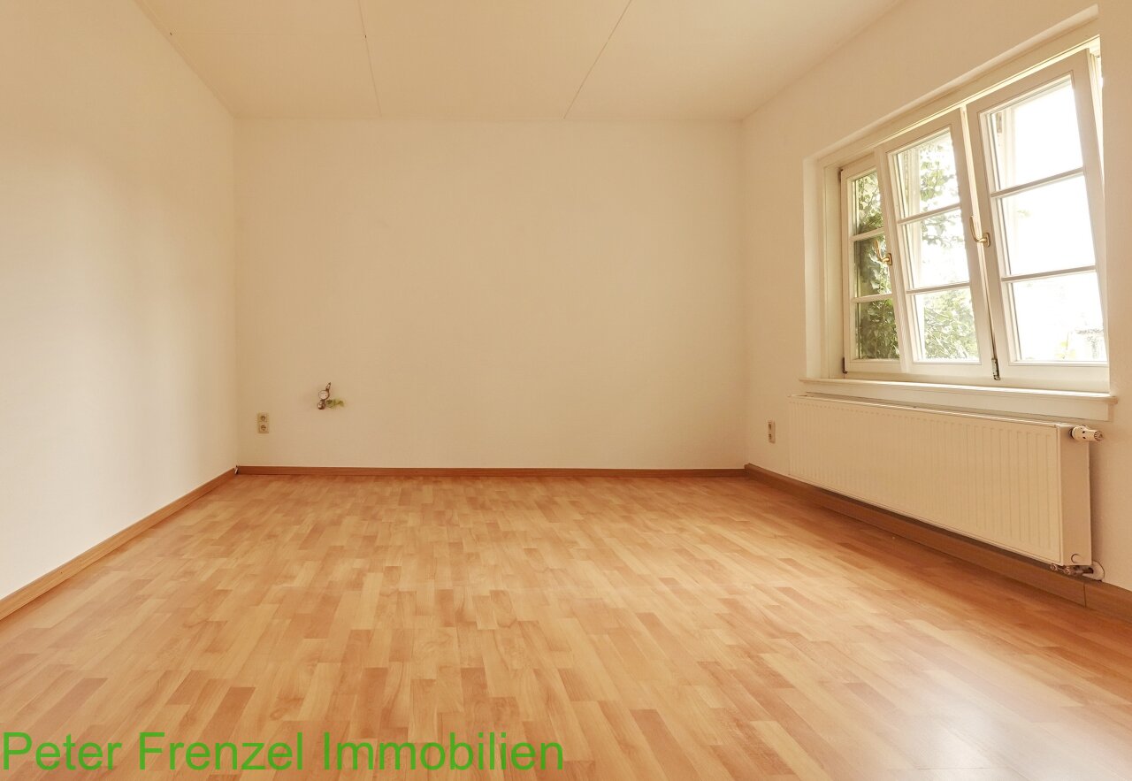 Praxis - Büro = direkt am Markt