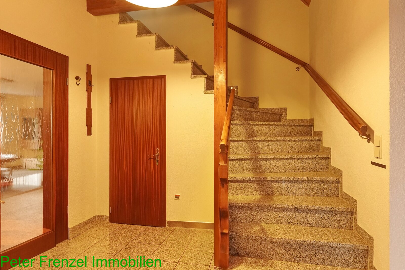 zum Obergeschoss zum Obergeschoss