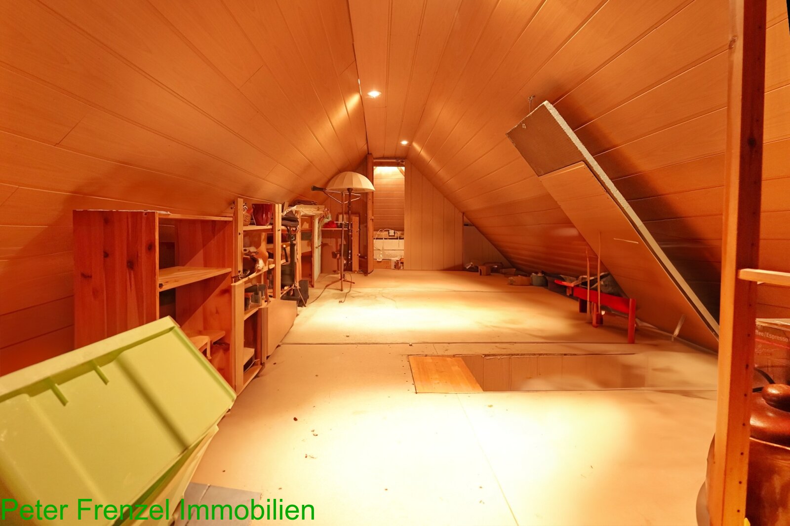 mit Holzpaneelen mit Holzpaneelen