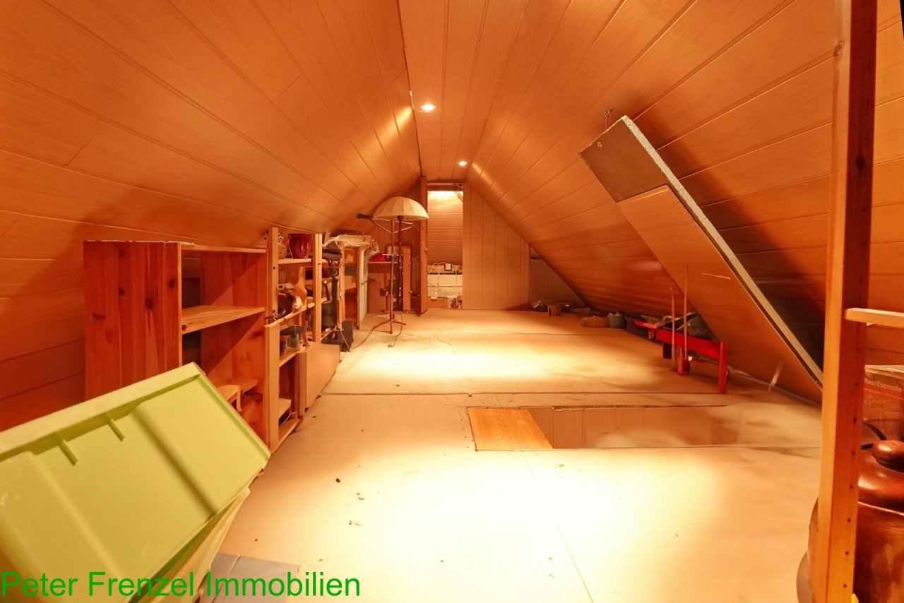 mit Holzpaneelen mit Holzpaneelen