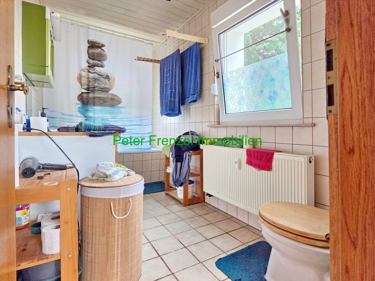  Bad mit Wanne