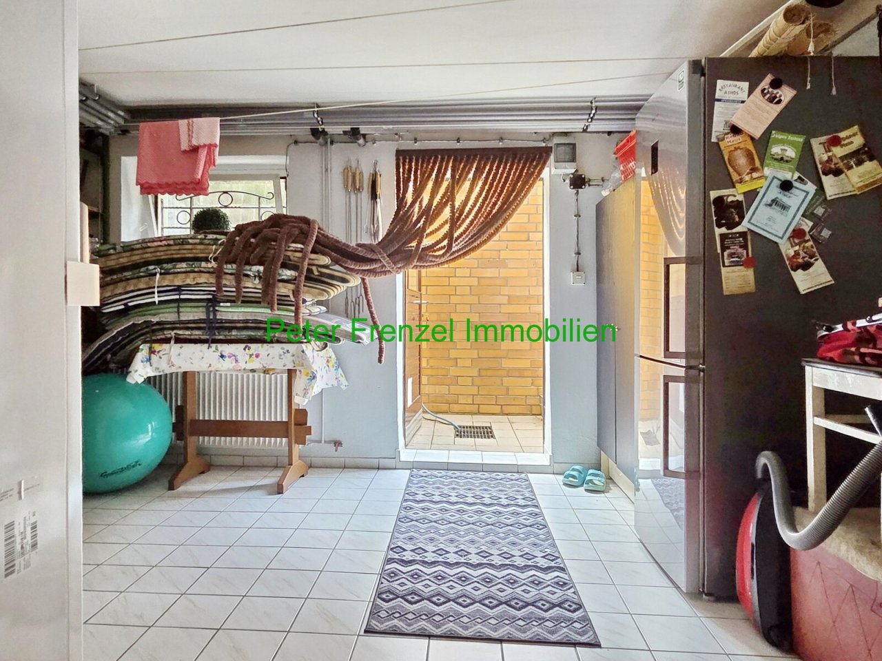 mit Werkstatt - Lagerraum