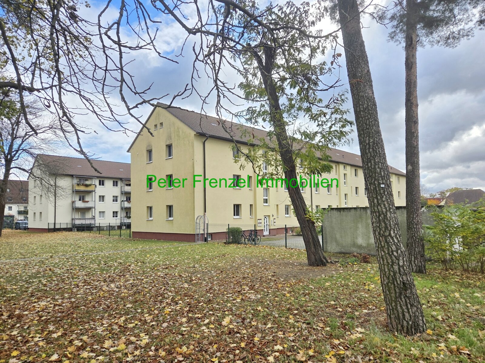  zwei Mehrfamilienhäuser